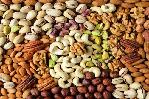 Các loại hạt:Một số loại hạt phổ biến: đậu, vừng, đỗ, bí đỏ… thường là những loại thực phẩm có thành phần vitamin E, cephalin và lecithin rất cao, giúp vết thương nhanh lành và tái tạo tế bào da mới.
