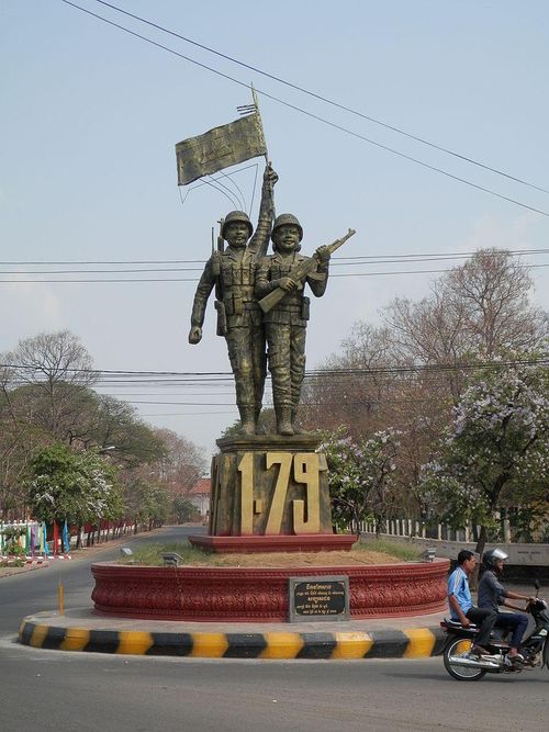 Tượng đài kỷ niệm quân tình nguyện Việt Nam tại Công-pông-chàm, Campuchia
