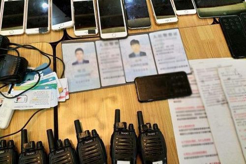 Nhiều giấy tờ giả danh Công an Trung Quốc được tìm thấy. Ảnh: Công an cung cấp.