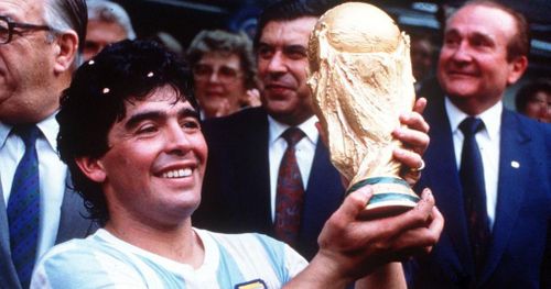 Maradona kết thúc World Cup 1986 với chức vô địch và danh hiệu "Cầu thủ hay nhất giải đấu". Ảnh: Getty.
