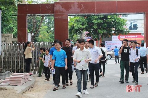 Các bậc phụ huynh cần lưu ý chế độ dinh dưỡng, chăm sóc sức khỏe thật tốt cho con em mình