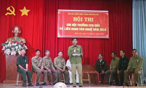 Phần thi chào hỏi tại Hội thi