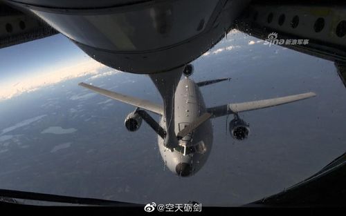 Italia cũng từng được coi là có sử dụng máy bay tiếp liệu KC-135 trong quá khứ, tuy nhiên các chuyên gia khẳng định loại máy bay tiếp liệu "giống" KC-135 mà Italia sở hữu là loại Boeing 707-300 được nước này cải biên thành máy bay tiếp liệu trên không. Nguồn ảnh: Sina.