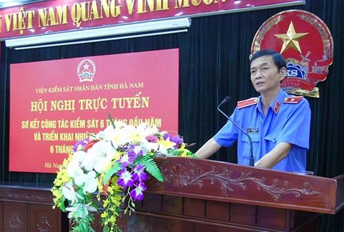Đồng chí Nguyễn Ngọc Tuyến - Viện trưởng VKSND tỉnh phát biểu kết luận Hội nghị