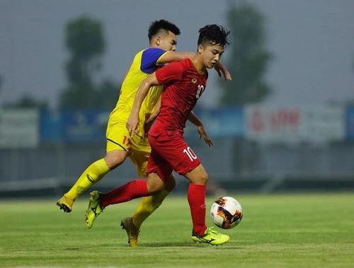  Ở trận này, cầu thủ Việt kiều Martin Lo là tâm điểm chú ý 