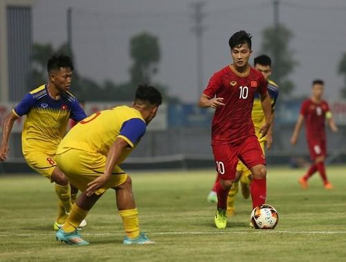 Martin Lo là người kiến tạo cho Việt Cường ghi bàn duy nhất 