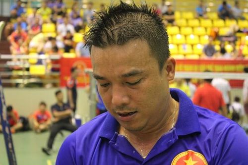 Những giọt mồ hôi trên sân.