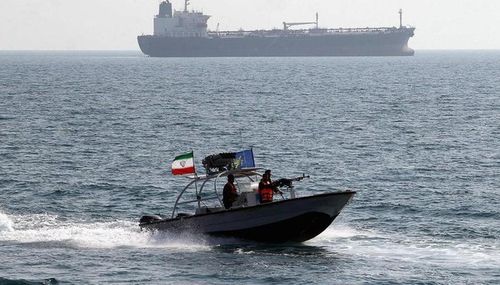  Trang Tasnim dẫn các nguồn tin quân sự Iran cho biết, tàu Stena Impero đã xả thải cặn dầu gây ô nhiễm. Một nguồn tin khác cho hay con tàu "đã tắt hệ thống định vị và phớt lờ các cảnh báo của IRGC trước khi bị bắt". 