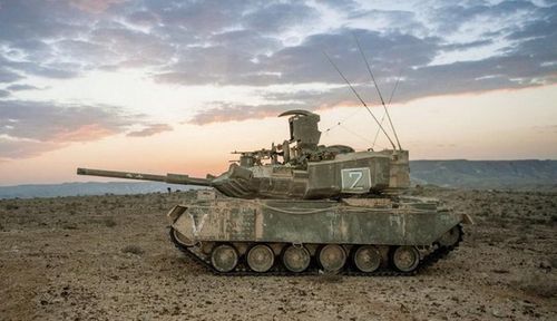  Quân đội Israel (IDF) trong quá khứ từng sở hữu rất nhiều xe tăng chiến đấu chủ lực M48 Patton do Mỹ chế tạo, tuy nhiên sau thời gian sử dụng chúng đã từng bước bị thay thế bởi dòng tăng nội địa Merkava tối tân hơn. 