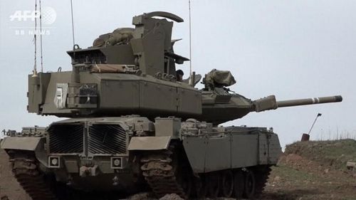  Khác với xe tăng Merkava Mk 4, Pereh không yêu cầu gắn giáp phản ứng nổ hay hệ thống phòng vệ chủ động Trophy vì nó chẳng cần di chuyển sâu vào vùng chiến sự ác liệt. 