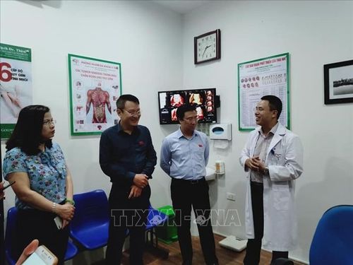 Đoàn giám sát của Ban Văn hóa - Xã hội HĐND thành phố Hà Nội tiến hành hoạt động giám sát tại Phòng khám đa khoa Y Tâm (quận Hà Đông).