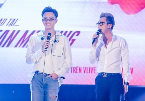 Sự kiện được mở đầu bằng tiết mục hát live bài hát Đã đến lúc. Soobin Hoàng Sơn xuất hiện khiến fan không ngừng reo hò.