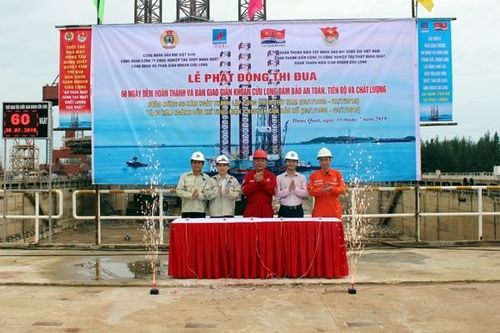 Đại diện các đơn vị bấm nút phát động 60 ngày đêm thi công