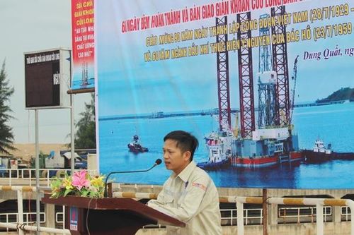 Giám đốc Ban Dự án Mai Hồng Công báo cáo tiến độ