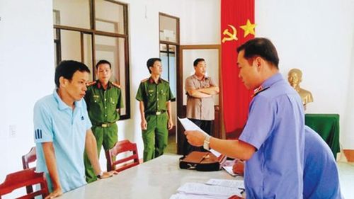 Cơ quan điều tra VKSND tối cao đọc quyết định khởi tố vụ án, khởi tố bị can. Ảnh: PV