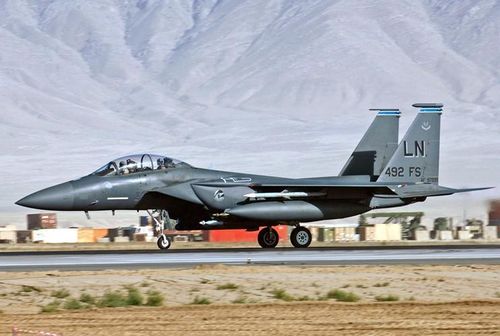  Với việc các chiến đấu cơ F-15E mang theo các loại bom chùm tới áp sát Iran cho thấy có thể Washington đã gửi thông điệp rắn tới Tehran. 