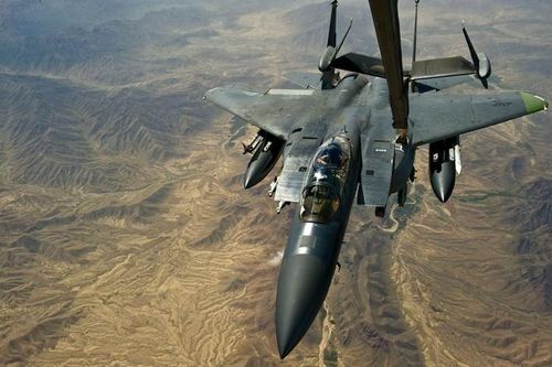  Ra đời từ năm 1988, chiến đấu cơ F-15E Strike Eagle là chiến đấu cơ đa năng có khả năng hoạt động trong mọi điều kiện thời tiết, được thiết kế để can thiệp tầm xa vào các mục tiêu mặt đất nằm sâu trong lãnh thổ đối phương. 