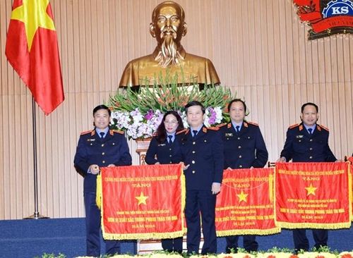  Viện trưởng VKSND tối cao Lê Minh Trí trao Cờ thi đua của Chính phủ cho Thanh tra VKSND tối cao tại Hội nghị triển khai công tác của ngành KSND năm 2019