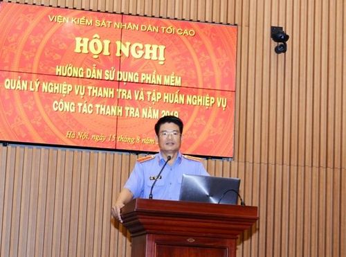 Đồng chí Nguyễn Huy Tiến, Phó Viện trưởng VKSND tối cao phát biểu tại hội nghị