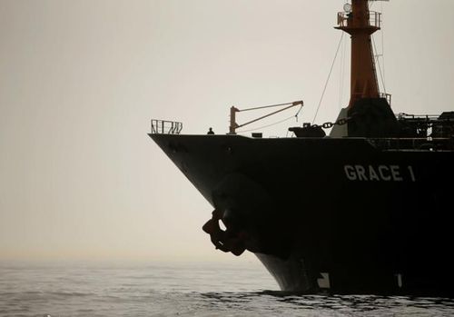 Grace 1 rời cảng Gibraltar trong đêm. Ảnh: Reuters.