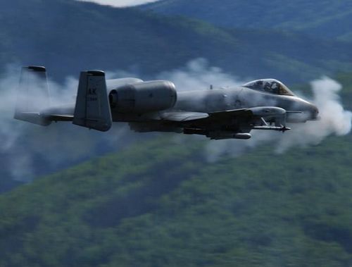 Cường kích A-10 được đưa vào sử dụng trong không quân Mỹ từ năm 1976 cho nhiệm vụ yểm trợ tầm thấp cho lực lượng bộ binh, tấn công xe tăng, xe bọc thép.