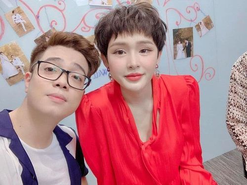 Tuy vậy, chia sẻ với Zing.vn, Hiền Hồ cho biết cả 2 chỉ là bạn. "Hy vọng tình bạn của tôi với Tuấn sẽ bền vững để cả 2 có thể chia sẻ với nhau trong công việc lẫn cuộc sống. Dù thế nào, tôi vẫn mong Tuấn tin tưởng vào bản thân mình hơn. Hy vọng anh ấy vượt qua nỗi lo sợ và bớt suy nghĩ tiêu cực", cô nói.