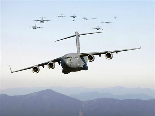 C-17 Globemaster III là một máy bay vận tải quân sự được sử dụng để chở người, các thiết bị và phương tiện chiến đấu. Máy bay này ban đầu được sản xuất cho Không quân Mỹ nhưng hiện được nhiều quốc gia trên thế giới sử dụng như Anh, Australia, Canada, Qatar, Các Tiểu vương quốc Arab thống nhất (UAE), Ấn Độ và Kuwait. C-17 Globemaster III có chi phí rơi vào tầm 328 - 368 triệu USD và nối tiếng duy trì được độ ổn định cao. Tải trọng tối đa của Globemaster là 85 tấn và trọng lượng cất cánh tối đa (MTOW) của nó là 293 tấn. Máy bay này có thể bay khoảng 4.482 km mà không cần tiếp nhiên liệu.