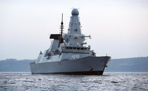 Tàu chiến HMS Defender