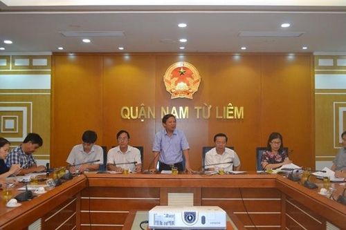  PGS.TS Hoàng Đức Hạnh - Phó Giám đốc Sở Y tế Hà Nội làm việc với quận Nam Từ Liêm