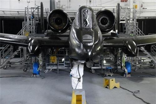  Theo Boeing, việc thay cánh cho các máy bay cường kích đã 47 năm tuổi này cho phép chúng hoạt động trên bầu trời cho tới cuối những năm 2030. Thời điểm mà có thể Không quân Mỹ sẽ tìm ra được giải pháp thay thế A-10. Ảnh: Alex Lloyd 