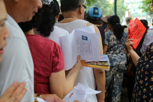 Các trường hợp được miễn phí gồm người trên 60 tuổi, hộ nghèo, người khuyết tật, người có công với cách mạng và trẻ em dưới 6 tuổi.