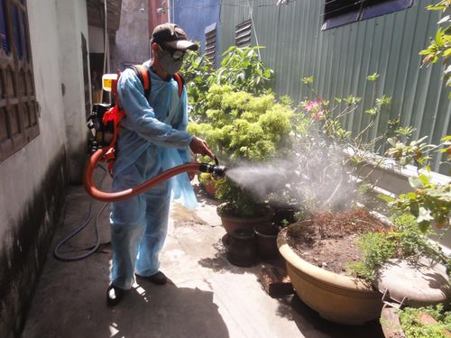 Lực lượng chức năng TP Đà Nẵng phun thuốc diệt muỗi, phòng, chống dịch sốt xuất huyết.