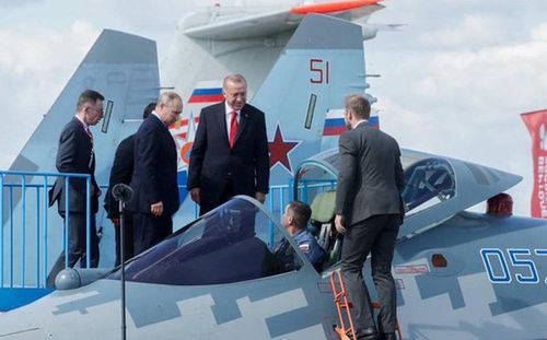  Hành động hỏi mua tiêm kích tàng hình Su-57 có thể được xem như phản ứng cứng rắn nhất của Thổ Nhĩ Kỳ trước sức ép của Mỹ, yêu cầu họ phải trả lại Nga tổ hợp tên lửa phòng không S-400 Triumf. 