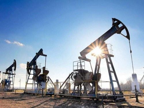 Giá dầu giảm do sản lượng của OPEC tăng. Ảnh: Reuters