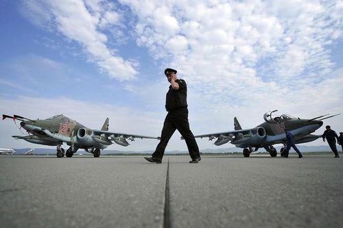  Loại tên lửa này sẽ dò theo sức nóng phát ra từ động cơ máy bay chiến đấu và đuổi theo tiêu diệt 