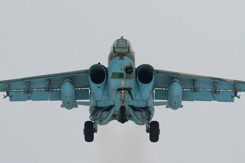  Kho vũ khí của Su-25 khá đa dạng, từ pháo bắn nhanh, rocket đến các loại bom và các loại tên lửa đối đất 