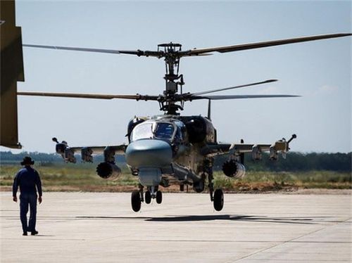 Trong khi trực thăng AH-64 của Mỹ đã có lịch sử tham chiến dày dạn, lập được vô số chiến công thì Ka-52 thực chất vẫn gần như một tờ giấy trắng mà thôi.