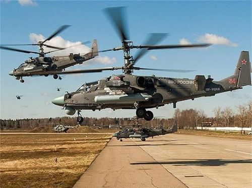 Trực thăng Ka-52 được bọc giáp tại những vị trí hiểm yếu, giúp tăng khả năng sống sót trên chiến trường, thậm chí nếu máy bay bị hỏng thì phi công còn có thể nhảy dù nhờ cơ chế ghế phóng đặc biệt.
