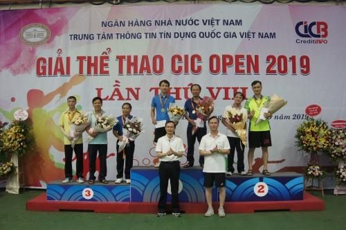 Các vận động viên đoạt giải ở bộ môn bóng bàn đôi nam lãnh đạo