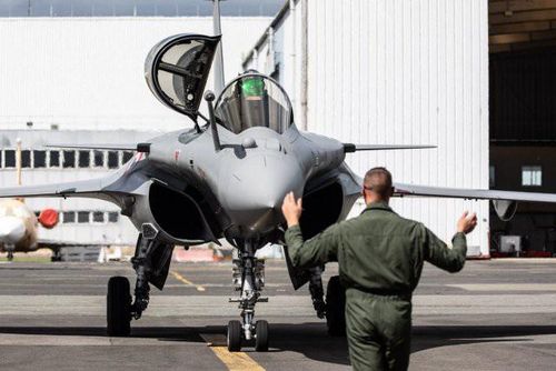 Các máy bay phản lực Rafale sau khi được nhận có thể sẽ được giao cho các trạm không quân Ambala (bang Haryana) và Hashimara (bang Tây Bengal).