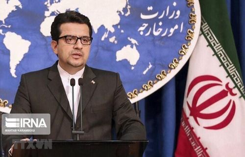 Người phát ngôn Bộ Ngoại giao Iran Abbas Mousavi phát biểu trong cuộc họp báo tại Tehran. (Ảnh: IRNA/TTXVN)