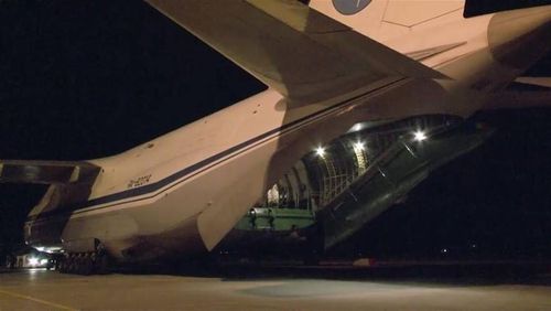  Radar điều khiển hỏa lực 30N6E2 có thể dẫn bắn cho 12 tên lửa cùng lúc nhằm vào 6 mục tiêu riêng rẽ với tầm bắn tối đa 195 km 
