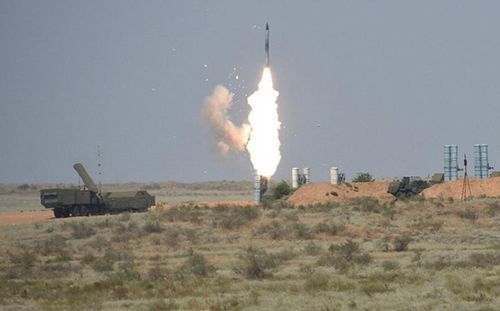  Liên Xô bắt đầu đưa S-300 vào biên chế từ năm 1978, hiện có gần 20 quốc gia trên thế giới sở hữu tổ hợp phòng không này 