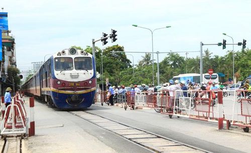 Đường sắt Bắc Nam chạy qua địa phận quận Hai Bà Trưng, Hà Nội. Ảnh: Công Hùng