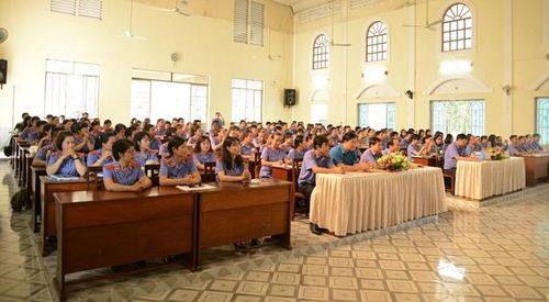  Các đại biểu và học viên tham gia lớp bồi dưỡng.