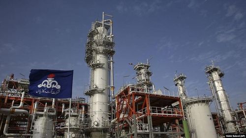 Nhà máy lọc dầu ở trên bờ thuộc dự án South Pars của Iran