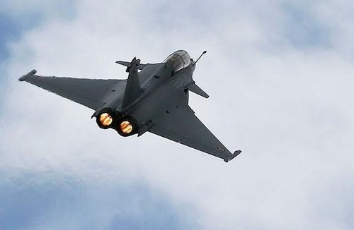 Tốc độ tối đa 1.912 km/h ở cao độ lớn, 1.390 km/h ở độ cao mực nước biển.