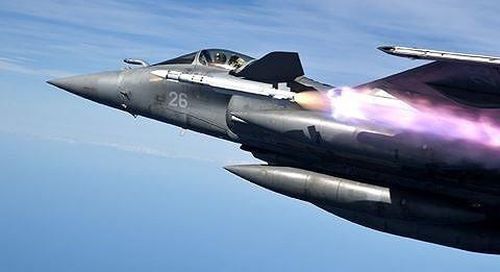 Rafale tham chiến lần đầu trong chiến dịch Bình minh Odyssey, thiết lập vùng cấm bay trên lãnh thổ Libya vào tháng 3-2011. Hiện nay những chiếc máy bay này vẫn đang tham chiến tại Syria và nhận được những đánh giá tích cực.