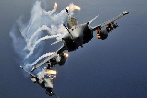 Trong tập trận với F-35, Rafale là một trong số ít những tiêm kích thế hệ thứ 4 giành chiến thắng trong một số tình huống đối đầu. Hiện Rafale được coi là một trong số ít những tiêm kích thế hệ 4.5 mạnh nhất thế giới.