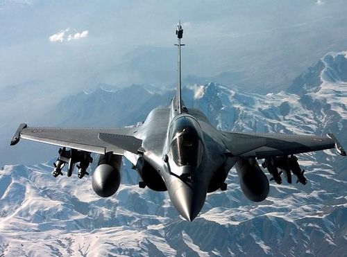 Tuy nhiên giới phân tích cho rằng, Rafale đắt gấp 3 lần Su-30MKI nhưng "đắt xắt ra miếng". Công bằng mà nói sức chiến đấu của Rafale cũng cao hơn hẳn Su-30MKI chứ không phải chỉ nhỉnh hơn đôi chút.
